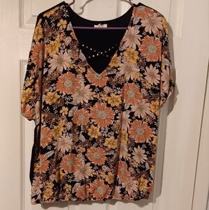 💰Maurices Floral Front Top with Studded Cross Straps